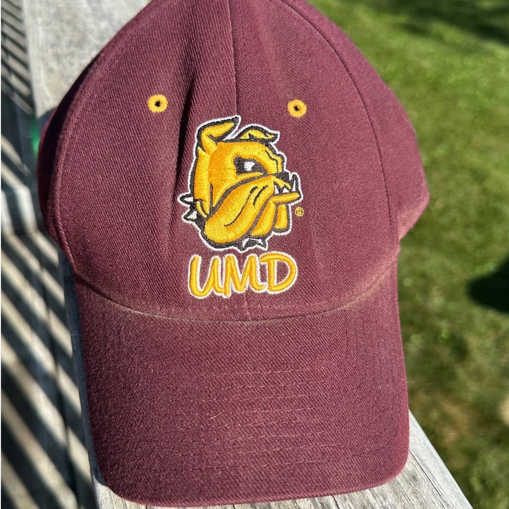 Zephyr UMD Bulldogs Fitted Hat Maroon Gold NCAA University Minnesota Duluth